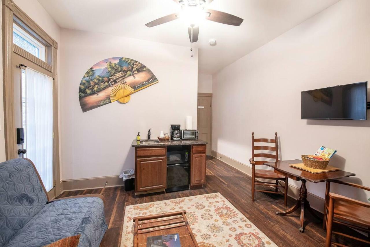 Cozy Hideaway In The Heart Of Lancaster Apartment Екстериор снимка